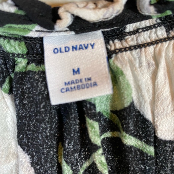 Old Navy Flutter Sleeve Top - Picture 6 of 7